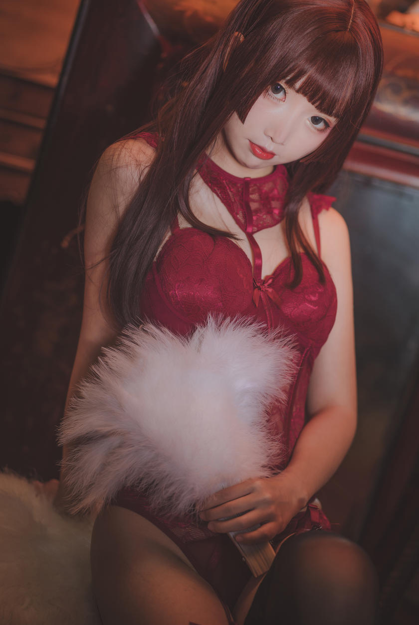 网红Coser@面饼仙儿 – 脑内少女 红色束衣 [22P/211MB]